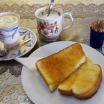 喫茶ジェミニ - ウィンナーコーヒー
プレーントースト