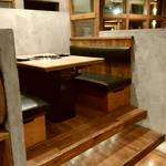 YAKINIKU A FIVE 徳 - 段上げテーブル席