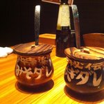 Yakiniku Higyuu - タレは2種類あります。ネギだれと味噌だれ。ネギがおすすめ★