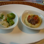 エルパーニャ ミロ - 空豆とイカのソテー、ガーリックパン粉　新ジャガと、タコと鰹の「マルミタコ」