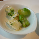 エルパーニャ ミロ - 空豆とイカのソテー、ガーリックパン粉