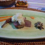 エルパーニャ ミロ - オーストラリア産骨付き仔羊のソテー、新ジャガ・新タマネギ・ロメスコ　レンズ豆のマスタードサラダ添え