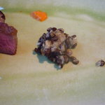 エルパーニャ ミロ - オーストラリア産骨付き仔羊のソテー、新ジャガ・新タマネギ・ロメスコ　レンズ豆のマスタードサラダ添え