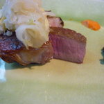 エルパーニャ ミロ - オーストラリア産骨付き仔羊のソテー、新ジャガ・新タマネギ・ロメスコ　レンズ豆のマスタードサラダ添え