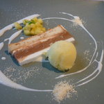 エルパーニャ ミロ - ココナッツとチョコレートのムース・パイナップルのシャーベット　ヨーグルトソース・パイナップルとミント