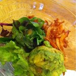 強羅一の湯 - 創作料理コースのアボカドサラダ