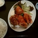 Kihachi - 唐揚げ定食。対面に女性がいるので写真撮るのも気を遣います！