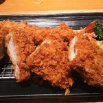 新宿さぼてん - チーズヒレカツ「にぎわい」定食は、海老フライ1尾、ヒレカツ2にチーズヒレカツ2。