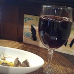 インディ庵 - 赤ワイン。砂ずりニンニク炒めはほとんど食べた後で気がついて撮りました。