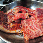 お肉もどんどん注文しちゃよ。
          バラとロース。