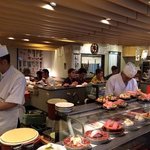 Sendai Heiroku Sushi - 回転寿司の店内イメージ