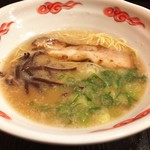 ドラゴンラーメン - とんこつラーメン【390円】【ハリガネ】