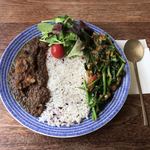 ラクーン - ハーフ&ハーフ 1000円(税込)
      ポークカレー
      今週のカレー／ほうれん草とトマトのカレー