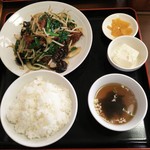 Ramen Ando Chuu Ka Eito - ニラレバ定食￥900(税別)