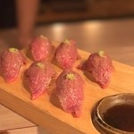 肉処寅竜 - 和牛炙り寿司