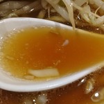 Kapparokujuushi - デフォはアッサリ豚骨の甘みのある醤油スープ