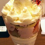 ミルク&パフェ よつ葉ホワイトコージ - 