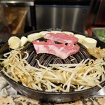 羊SUNRISE - ラムの脂が野菜を美味しく焼いてくれます