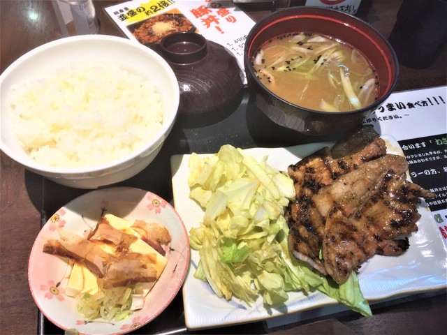 目の前で網焼きされる風景はなんともいいもんです By つら なまらうまいっしょ 平塚駅北口店 平塚 丼もの その他 食べログ 目の前で網焼きされる風景はなんともいいもんです By つら なまらうまいっしょ 平塚駅北口店 平塚 丼もの その他 食べログ