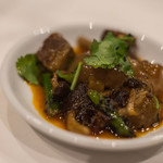 龍昇房 - 【茶樹茹蠔牛肉（うしにくときのこのどなべ）】