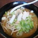 Kuruma Ya Ramen - シーフード味噌ラーメン＋どっかん薬味です、今回は細麺で調理して頂きました。
