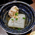 焼肉処いっとう - お通し（肉団子とダイコンの煮物）