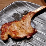 焼肉処いっとう - ラムチョップ（焼き上がり）