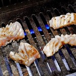 焼肉処いっとう - ミノ（焼肉中）