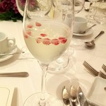 赤坂プリンス クラシックハウス - ザクロ入りシャンパン