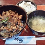 豚郎 - 豚カルビ丼定食７００円（税込）