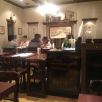 Bar e Ristorante TABLIER - 左側奥のテーブル席