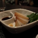 DEN - クジラ本皮の燻製