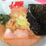 ラーメン山岡家 - 醤油ラーメン（脂多め）