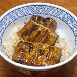 磯万 - うなぎ丼