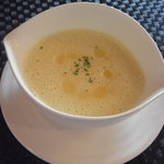 セルフィーユ - サフラン風味のジャガイモポタージュ