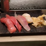 梅丘寿司の美登利総本店 - 特上握り9貫+細巻1+茶碗蒸し+味噌汁×2。