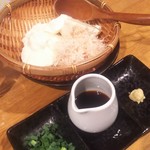 炭火串焼 初代バッジョ - 手作りザル豆腐マグロ節のせ