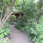 せきざわ - 奥へずぃーと進みますと入口