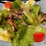 もつ福 - かつお節とレタスのサラダ