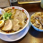 飛騨高山中華そば やまと - 飛騨高山中華そば肉入り(特盛)+ミニあいもり丼【料理】