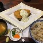 Hitorishizuka - ランチの揚げ物、ご飯、味噌汁、香の物