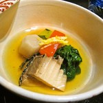 北新地 湯木 - 鳳凰絵蓋物 秋野菜炊き合わせ 蒸しアワビ添え