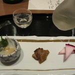 手打ち十割そば 振甫町 縁 - 酒の口取りサービス　玉葱スライス・蛸柔煮・赤かぶ酢漬け　和の職人？仕事丁寧です