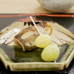 鮨 泰蔵 - カマスの幽庵焼き　銀杏ぞえ