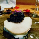 甘鯛の昆布〆、蕪の千枚漬け風、キャビア