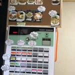 Menya Futaba - 入り口の食券機をご利用ください！