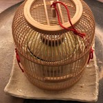 世沙弥 - 海胆の雲海とろろの入った籠