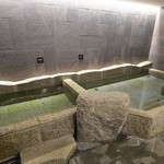 FOUR SEASONS HOTEL KYOTO - 浴場は中くらいの大きさ。