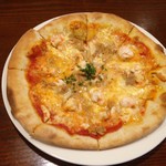 イタリア料理＆バール たんと - えびとツナのトマトピザ