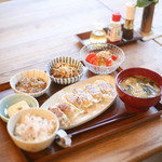 おうちごはん 野の - 優しい味の餃子も人気です。